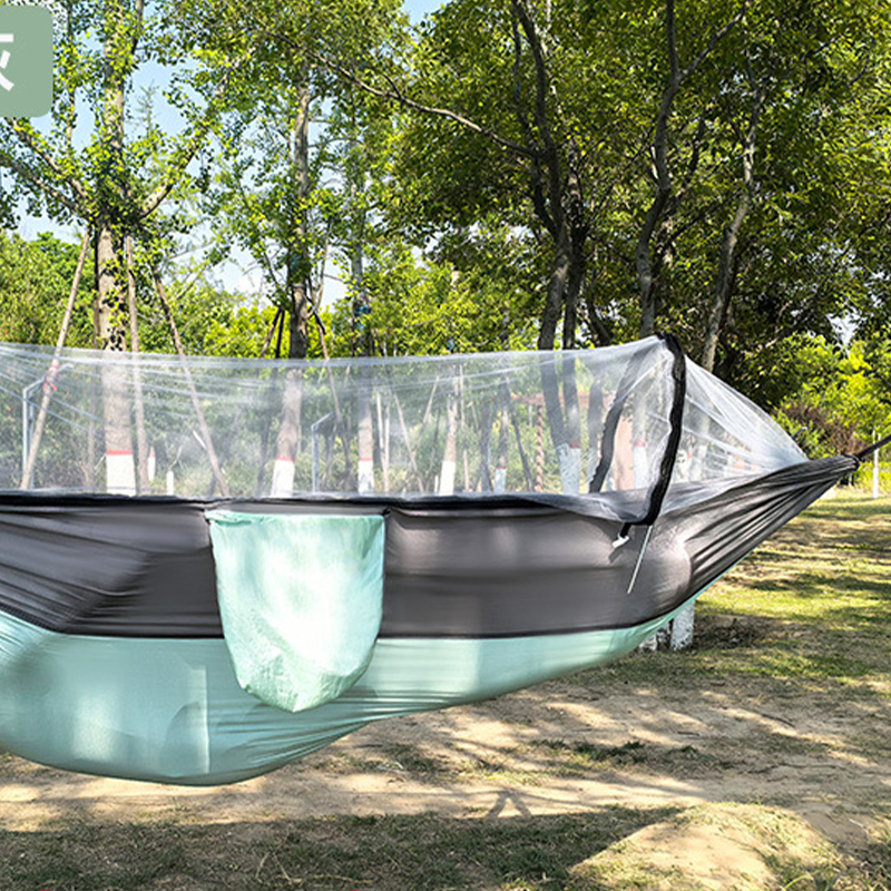 Hamaca al aire libre con mosquitera