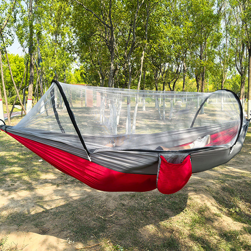 Hamaca al aire libre con mosquitera