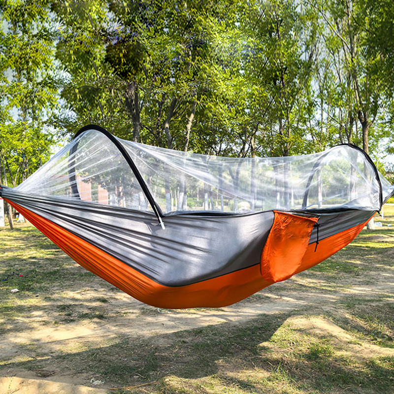Hamaca al aire libre con mosquitera
