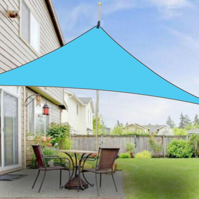 Toldo triangular recubierto de plata
